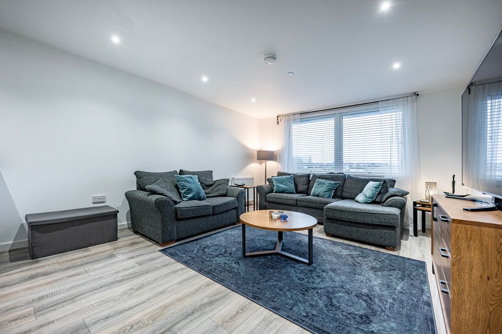 Property photo 3 of 38