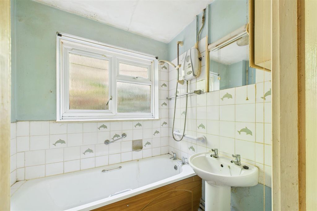 Property photo 2 of 15 Cam01894G0-Pr0215-Still013.Jpg