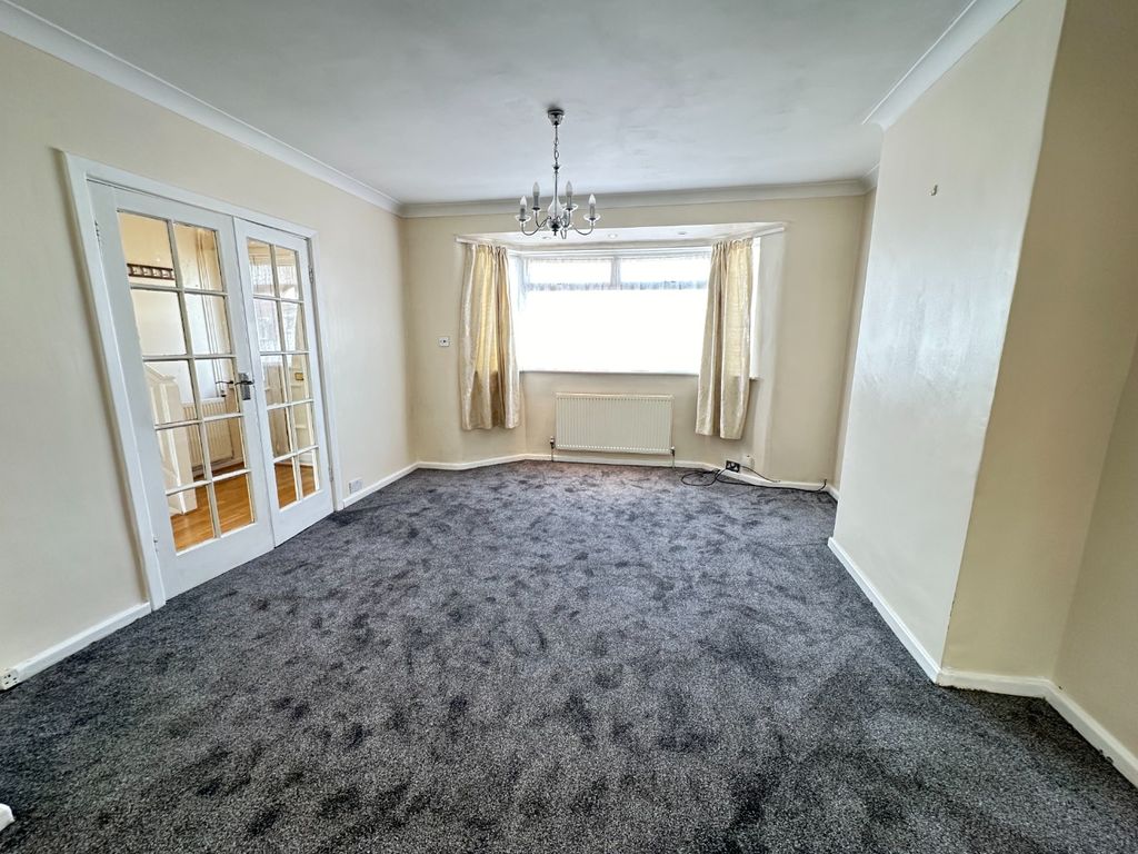 Property photo 2 of 11 3382302