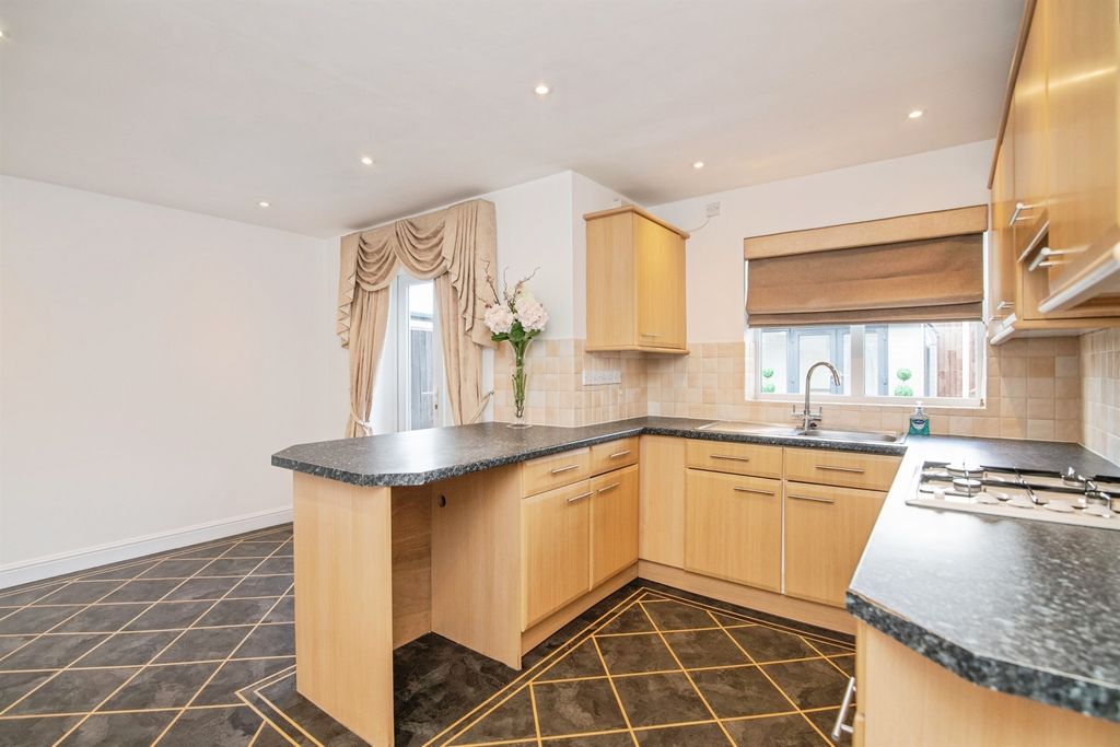 Property photo 3 of 17