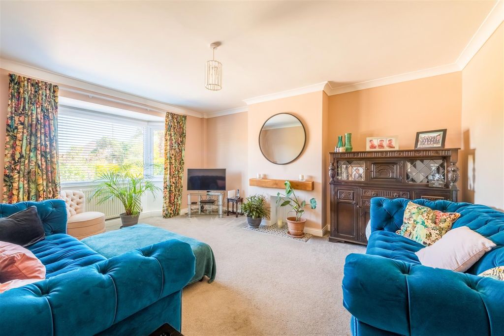 Property photo 3 of 25 72 Grinstead Lane-15.Jpg