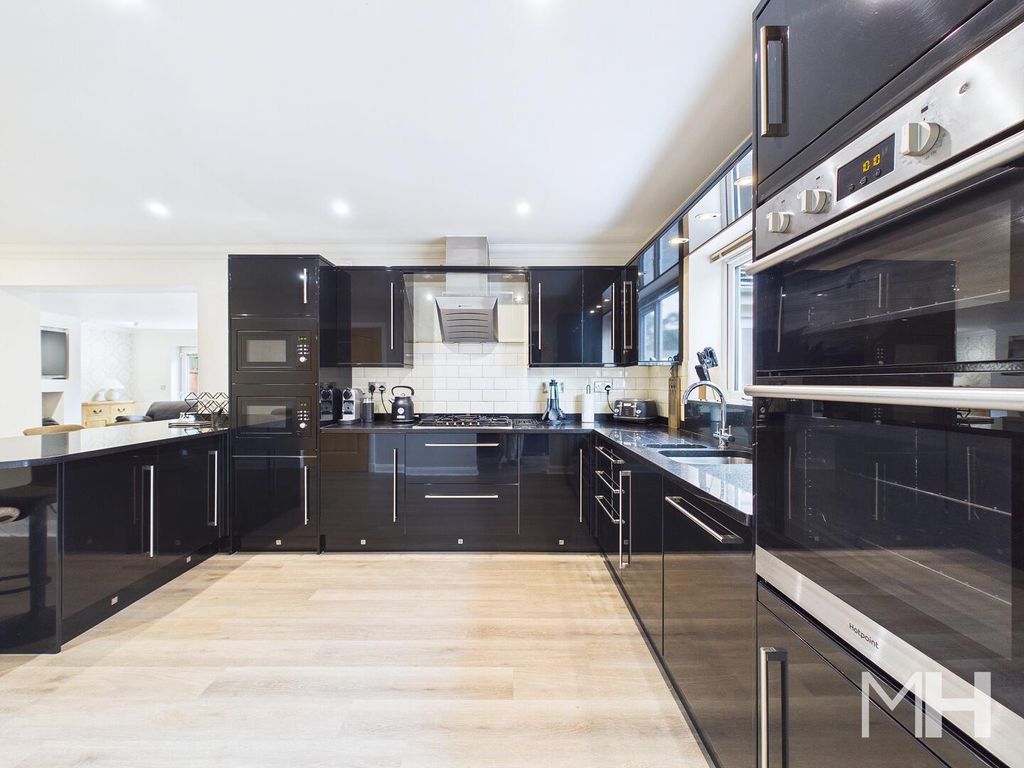 Property photo 2 of 32 Kitchen