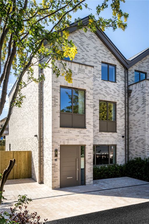 Property photo 3 of 35 Show Home
