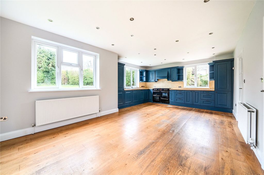 Property photo 2 of 10 Kitchen