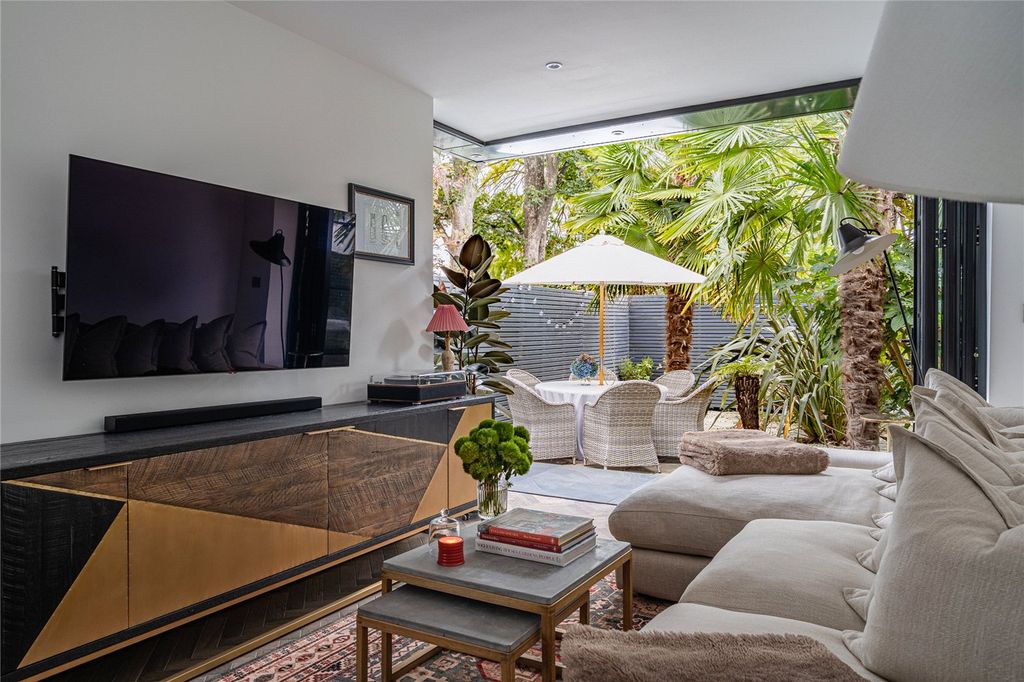 Property photo 2 of 19 Picture No. 35