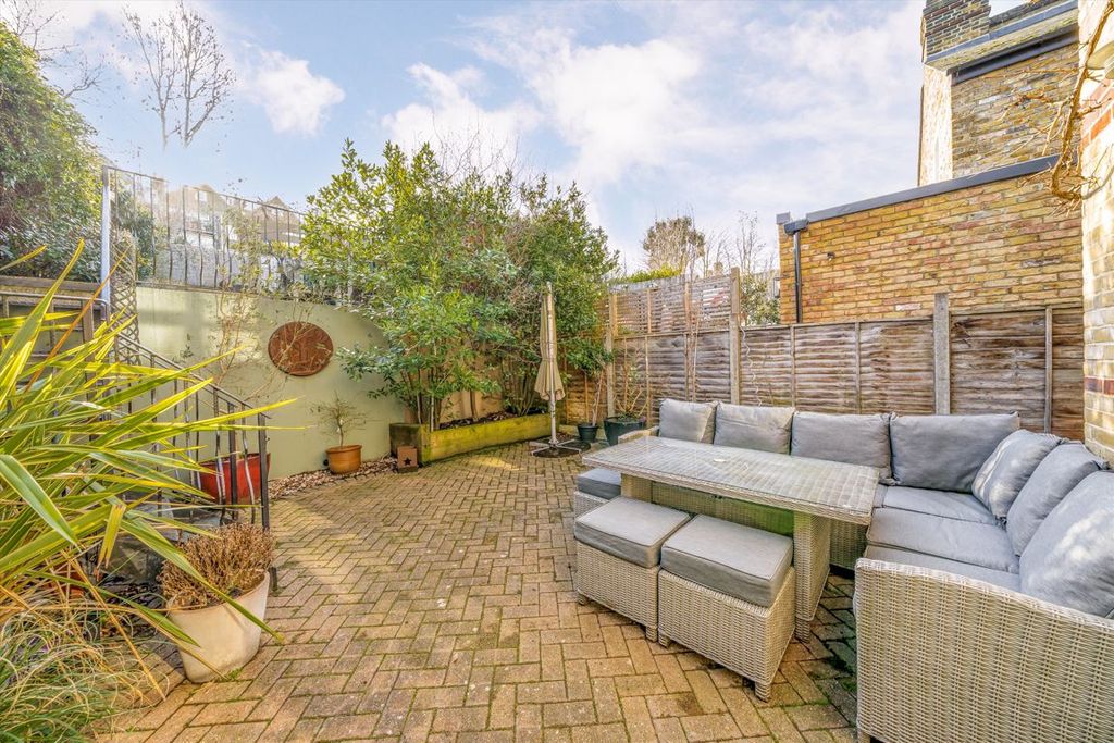 Property photo 3 of 12