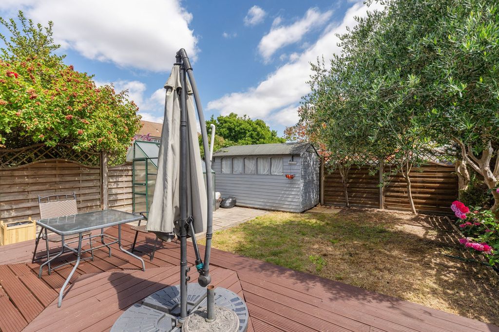 Property photo 2 of 20