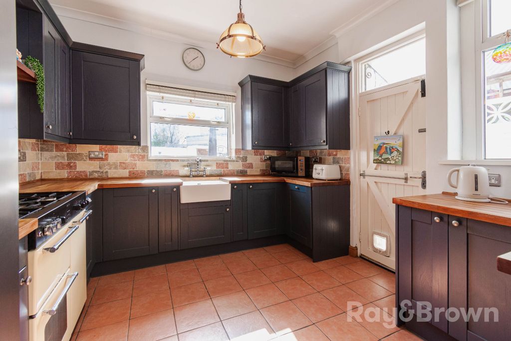 Property photo 3 of 61