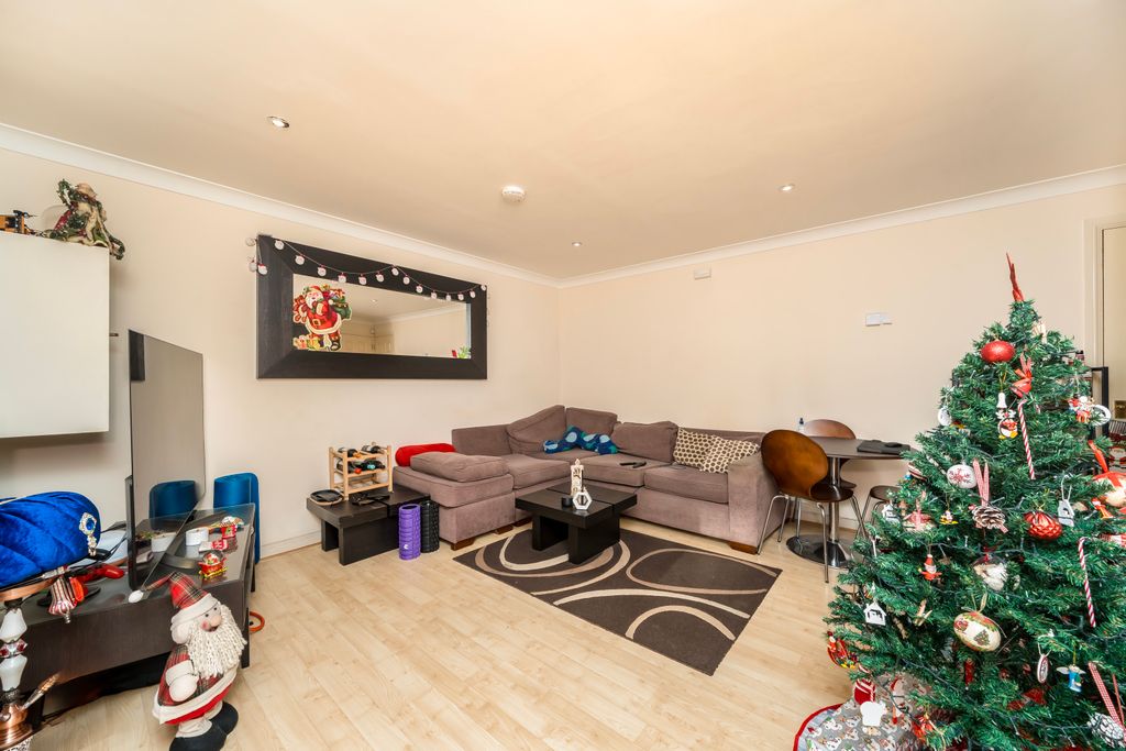 Property photo 3 of 6 Reception