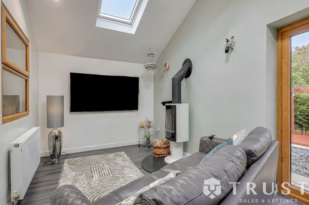Property photo 3 of 33