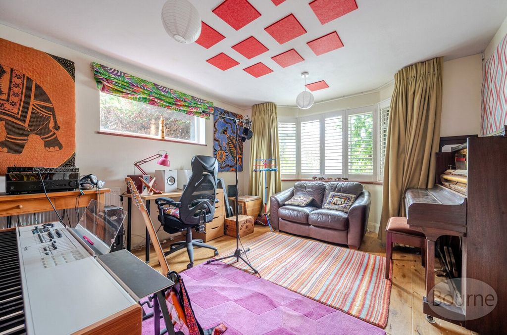 Additional image 21 of 5 bed detached house for salePulens Crescent, Petersfield, Hampshire GU31