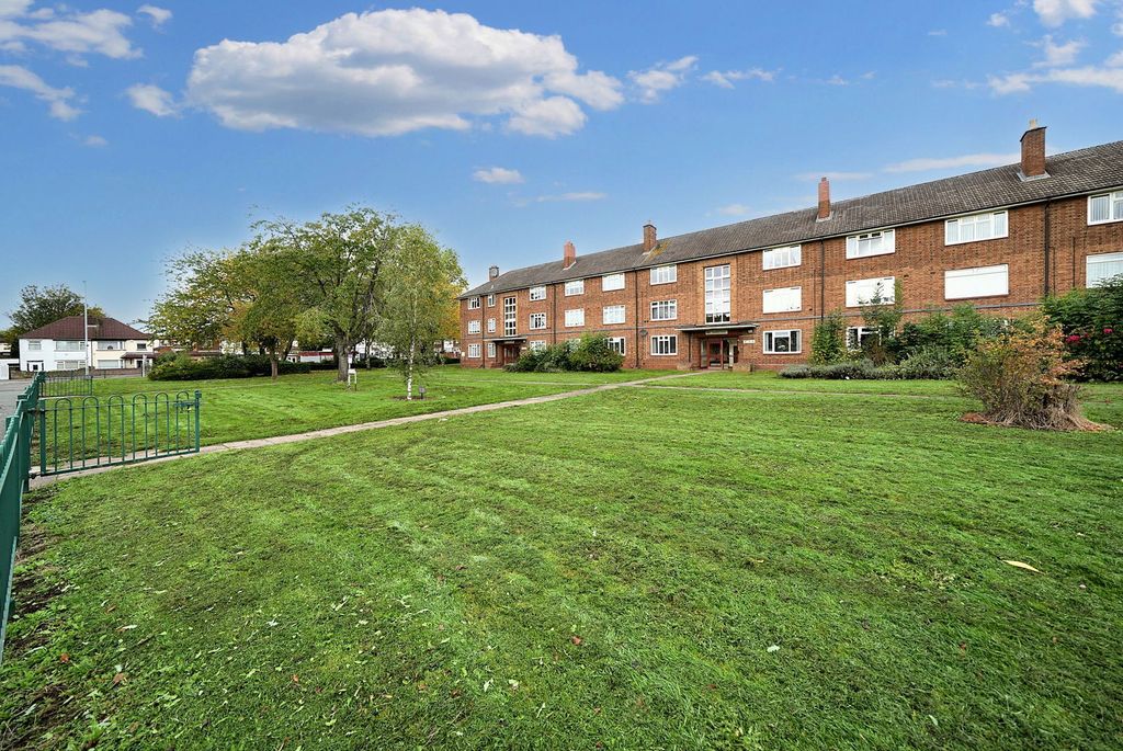 Property photo 2 of 20