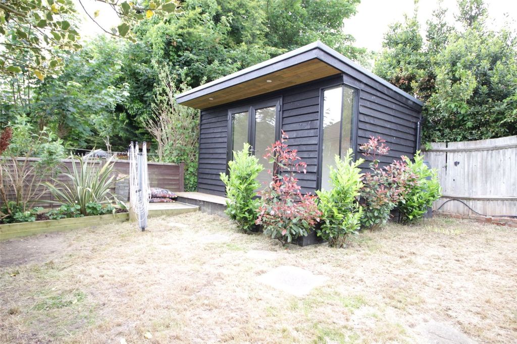 Property photo 2 of 7 Outhouse/Office