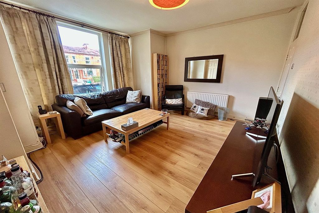 Property photo 3 of 13 Living Room