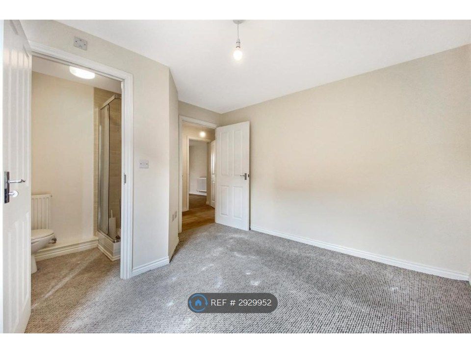 Property photo 3 of 10 Master With Ensuite