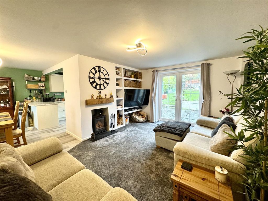 Property photo 1 of 14 Lounge