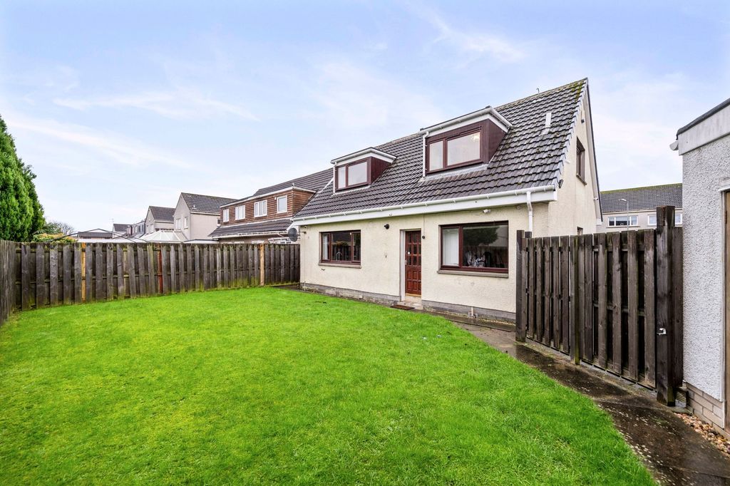 Property photo 2 of 28