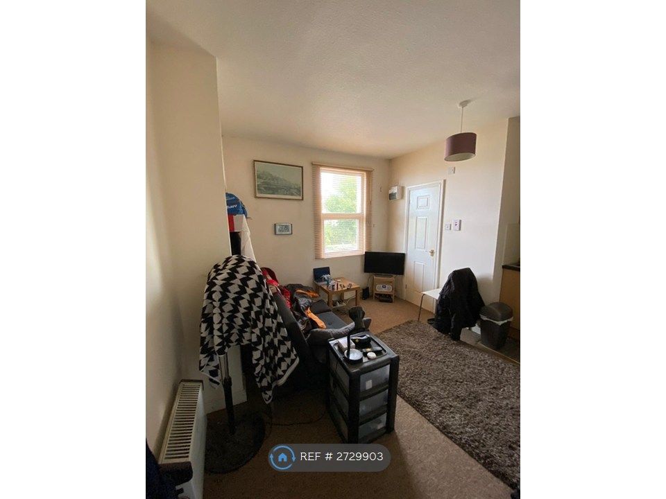 Property photo 3 of 6 Studio With Pull-Out Bed