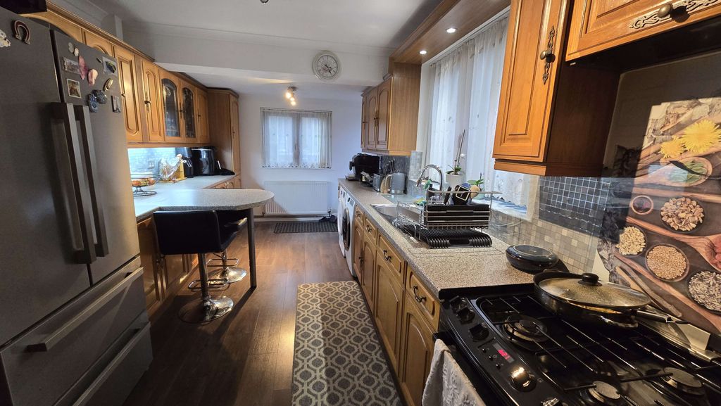 Property photo 3 of 24 Gallery