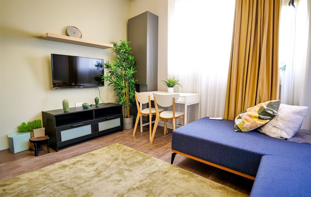 Property photo 2 of 15 Renovated Istanbul Property For Sale In Fatih, Istanbul - Open-Plan Living Space
