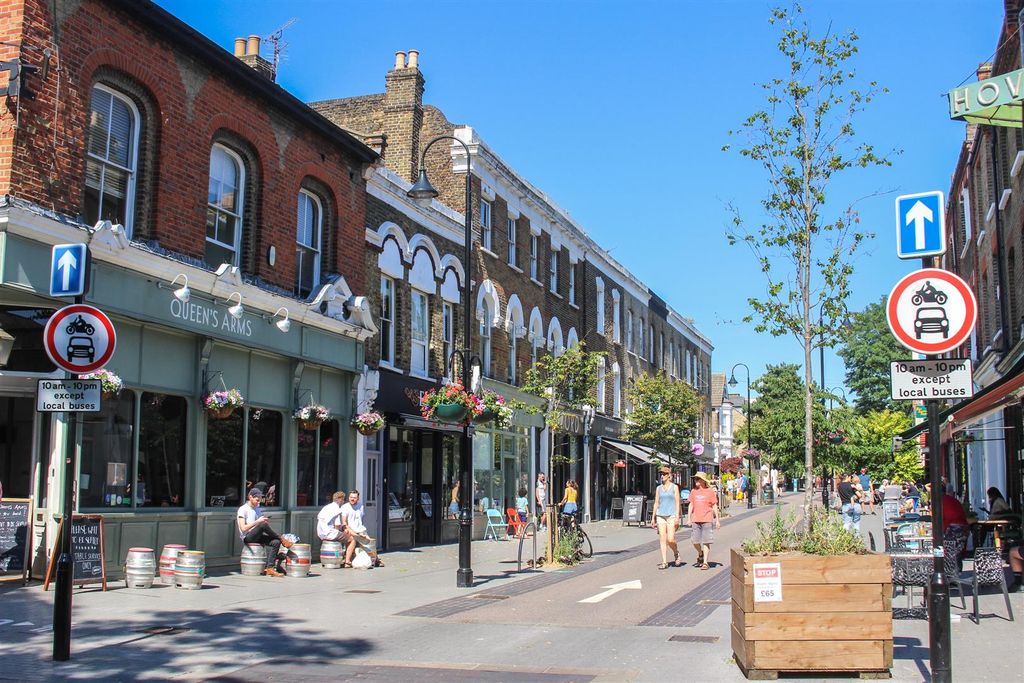 Property photo 3 of 7 Shutterstock_1805655934.Jpg