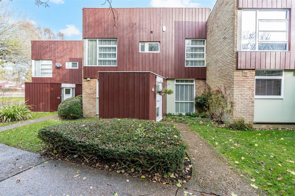 Property photo 1 of 19 87 Punch Croft-Hr2.Jpg