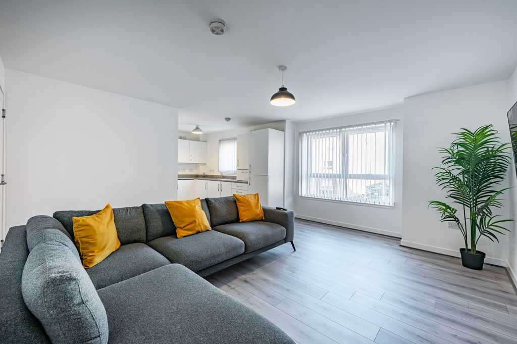 Property photo 2 of 27