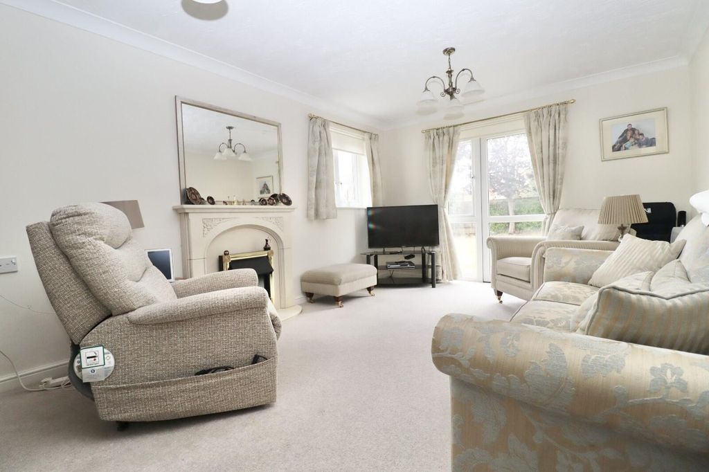 Property photo 2 of 19 Living Room