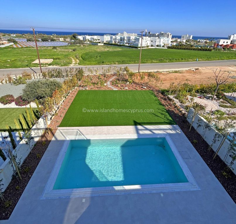 Property photo 2 of 27