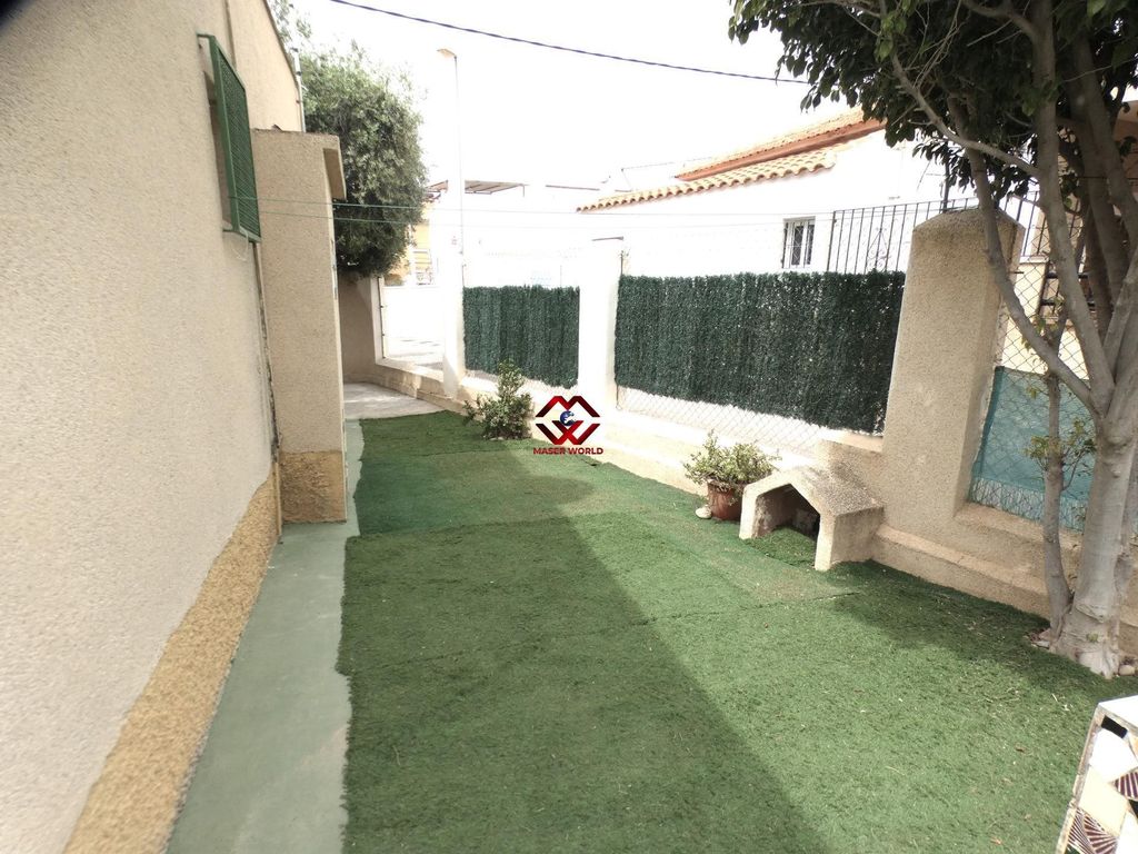 Property photo 1 of 21 Maser World Presents For Sale This Exclusive Home Just A Few Meters From The Beach In Isla Plana.