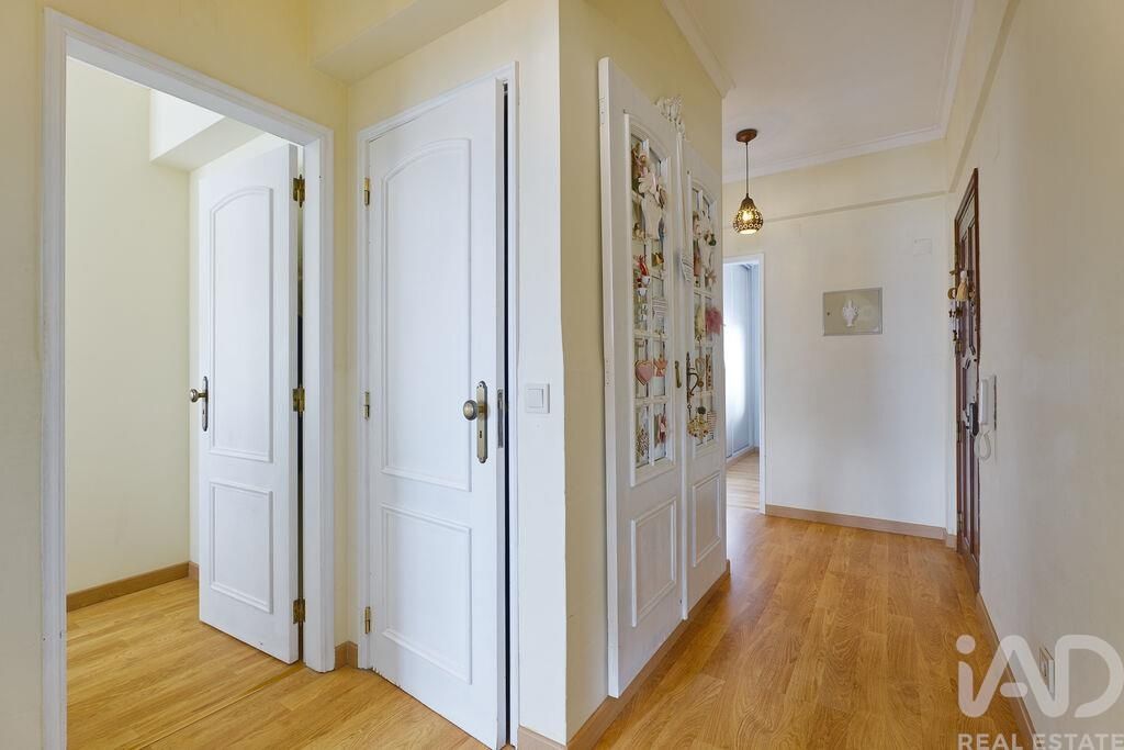 Property photo 2 of 40