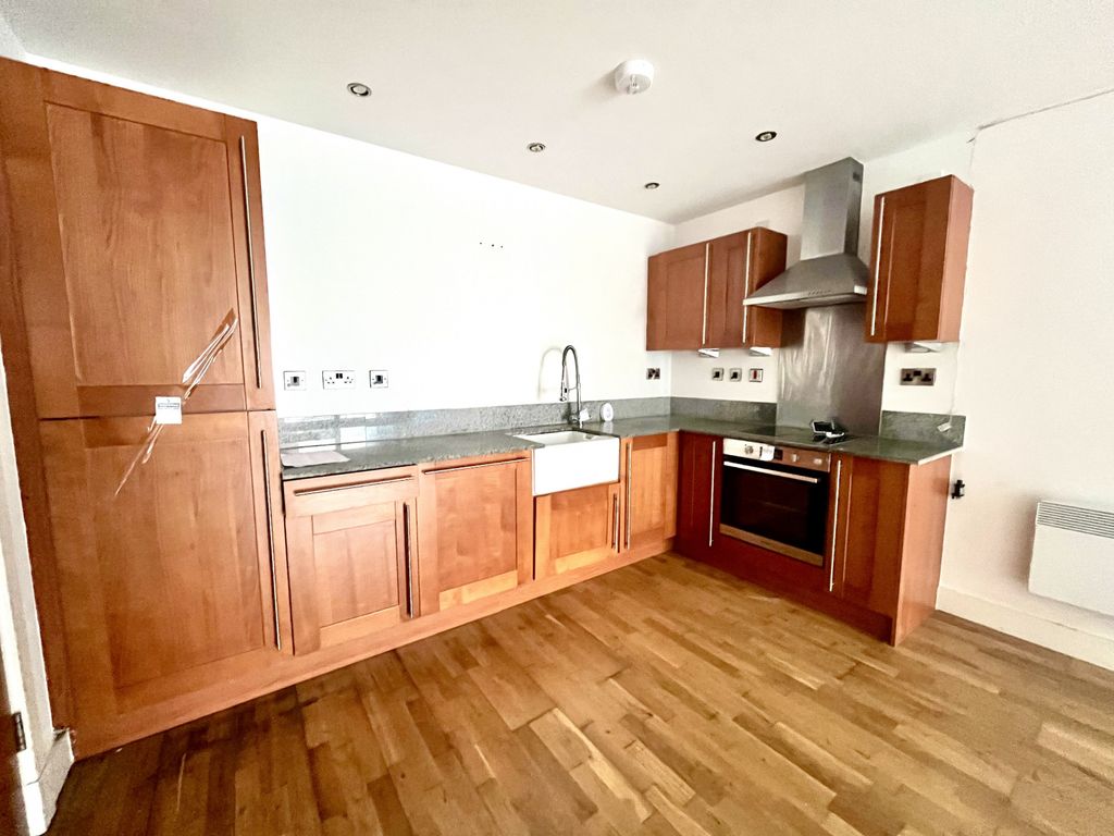 Property photo 3 of 10 Kitchen