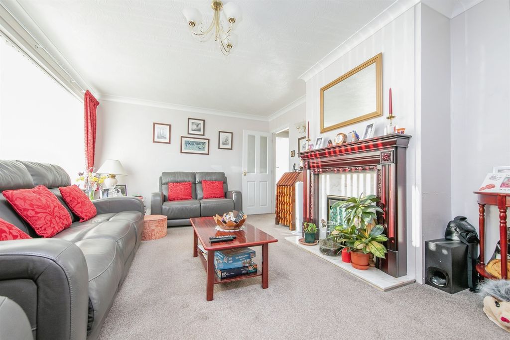 Property photo 3 of 16