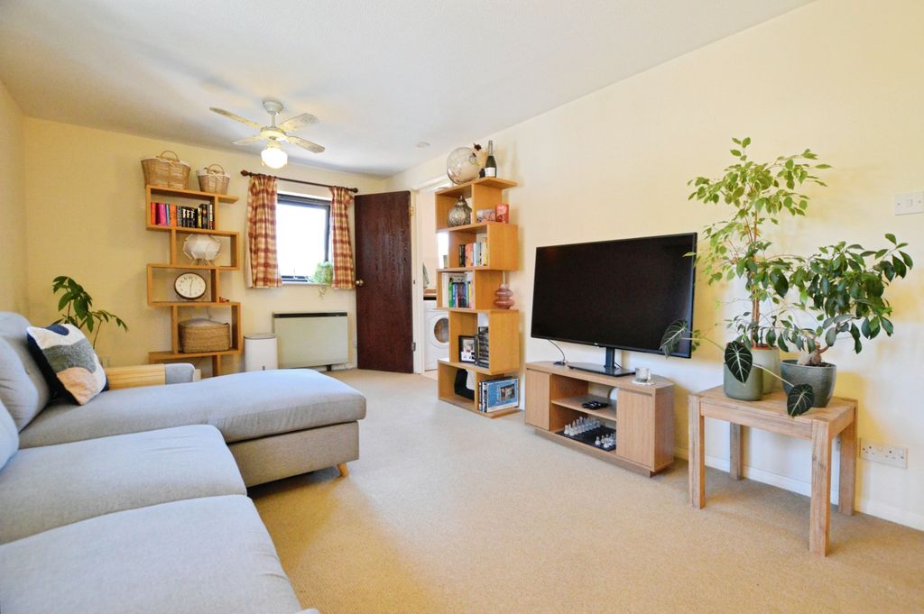 Property photo 2 of 6