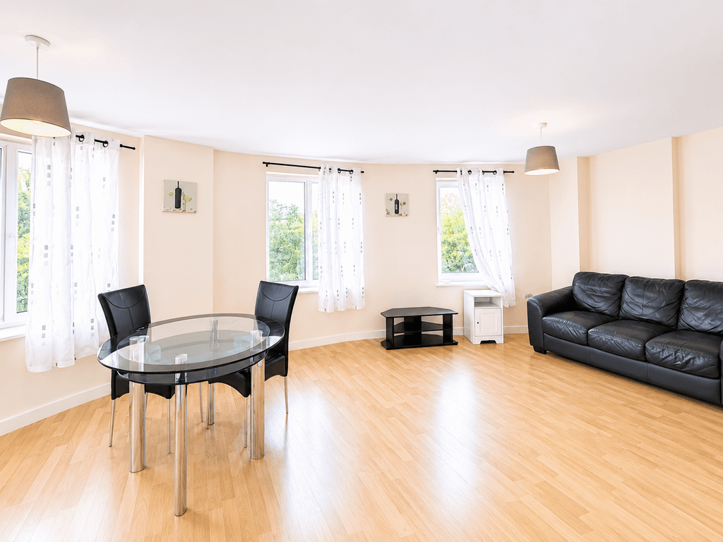 Property photo 1 of 11 2 Bedroom Flat For Rent