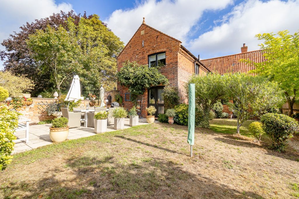 Property photo 2 of 40 5519973