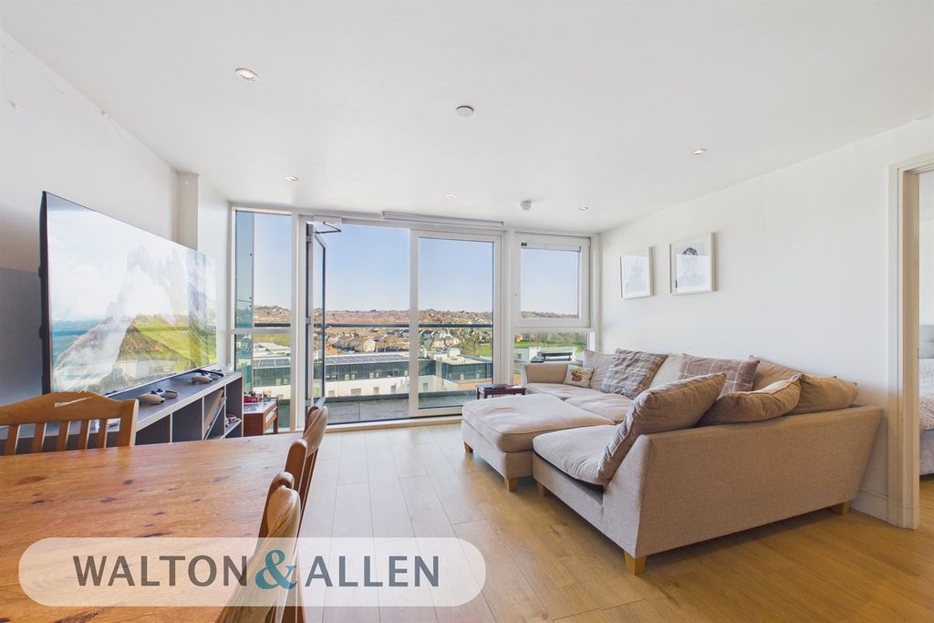 Property photo 1 of 11 (Main)