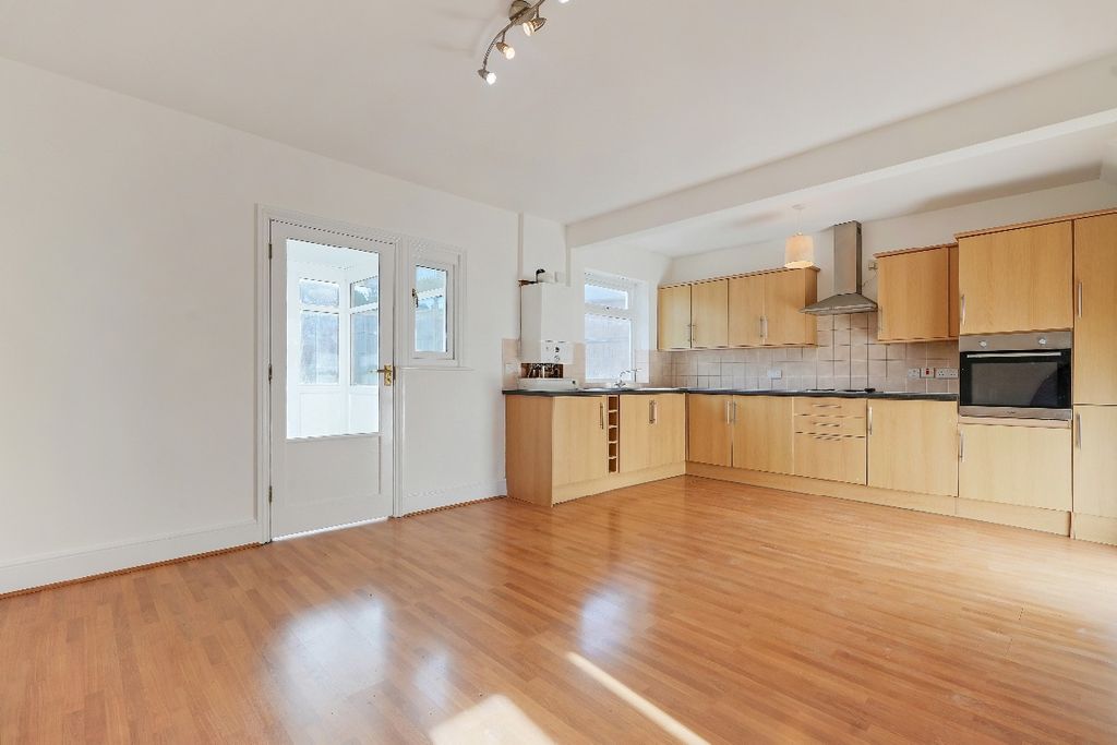 Property photo 3 of 33