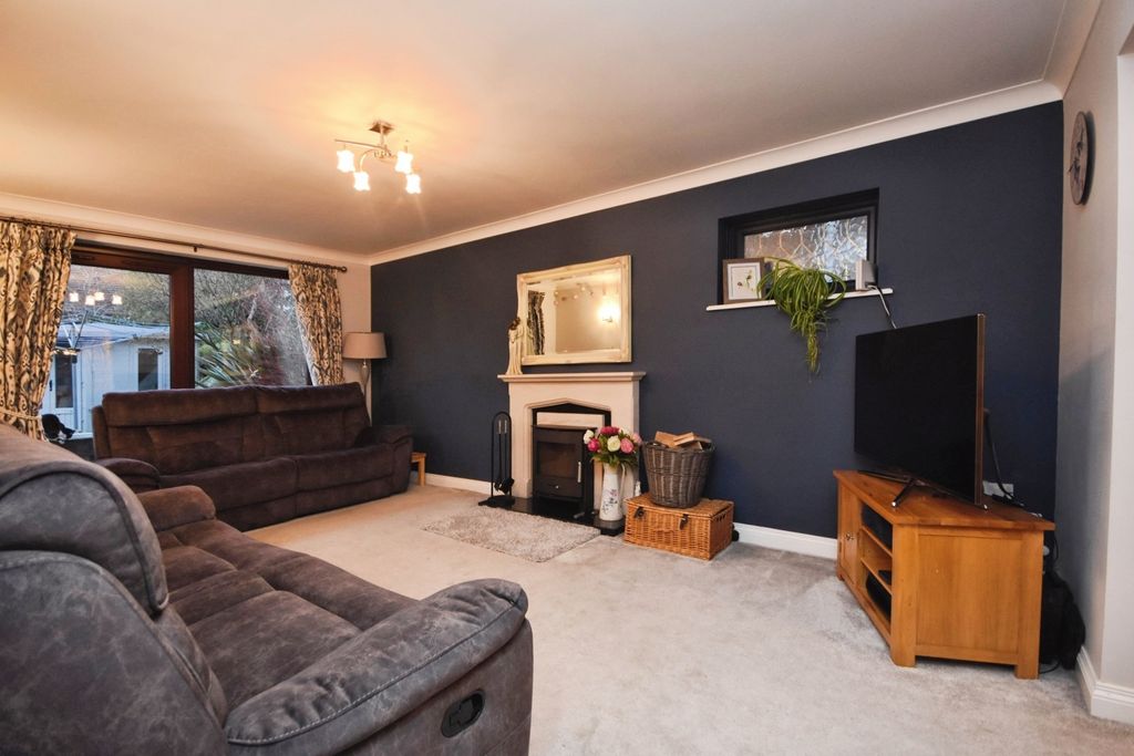 Property photo 3 of 17 Photo