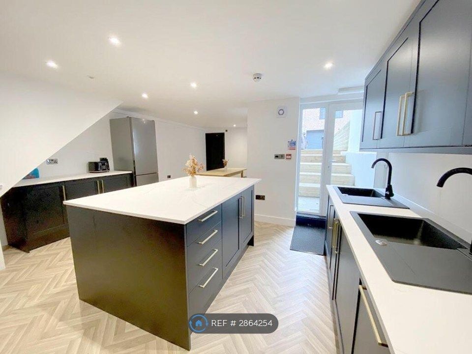 Property photo 2 of 18 Kitchen Area