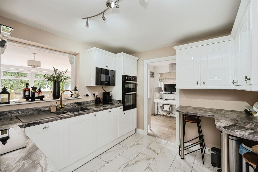 Property photo 3 of 21 Pbox-Img.Jpg