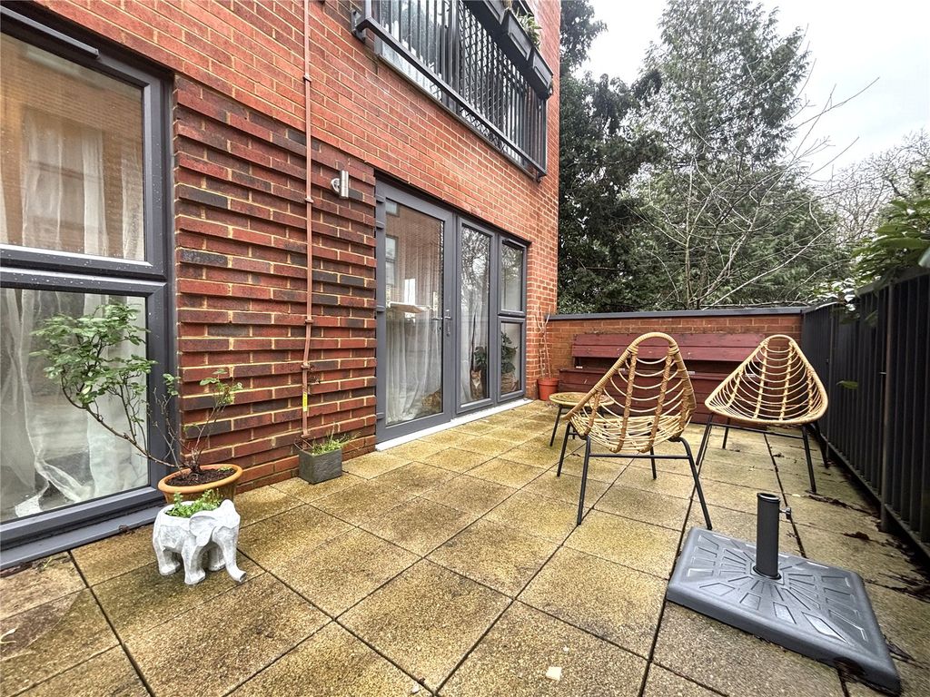 Property photo 3 of 9 Garden Space