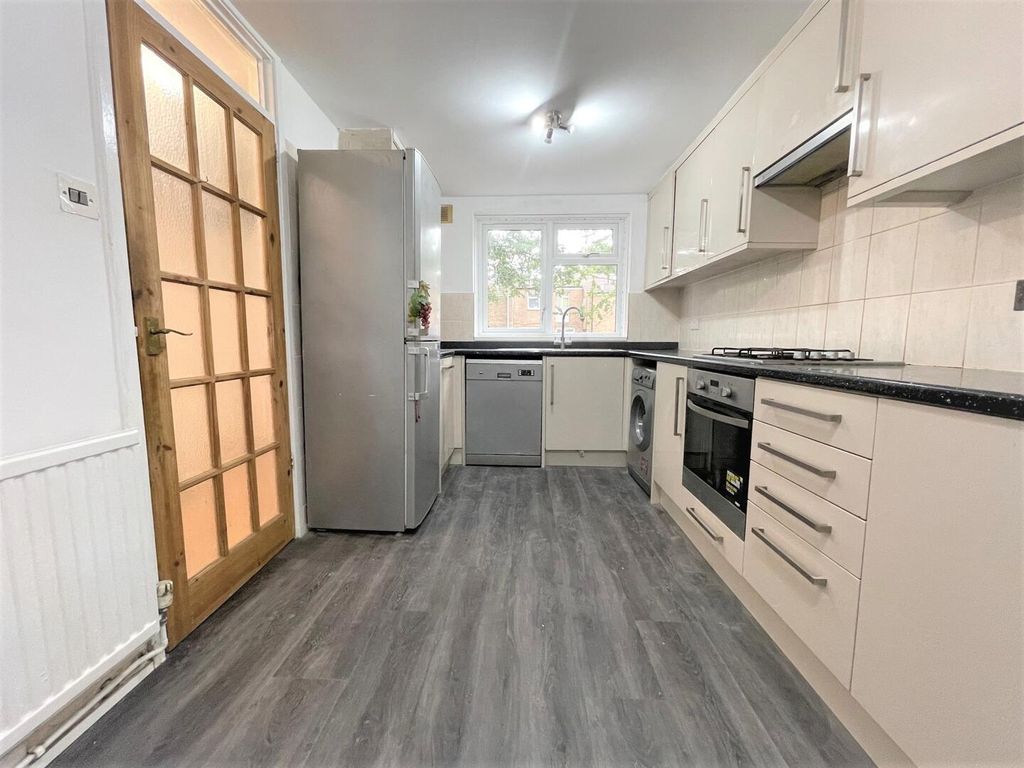 Property photo 3 of 12 Kitchen