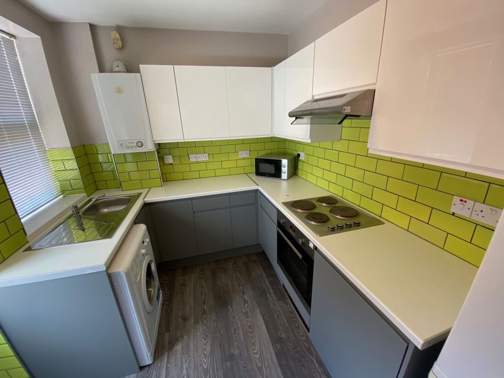 Property photo 2 of 9 Kitchen