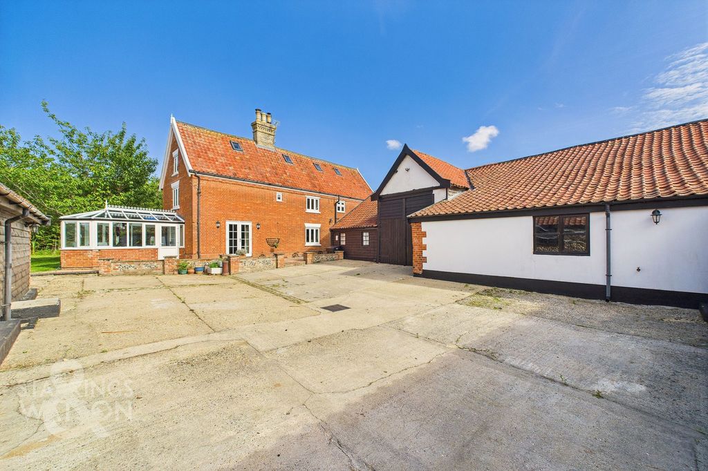 Property photo 2 of 54