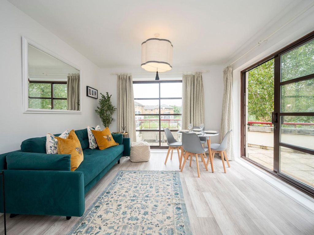 Property photo 1 of 27 Living Room