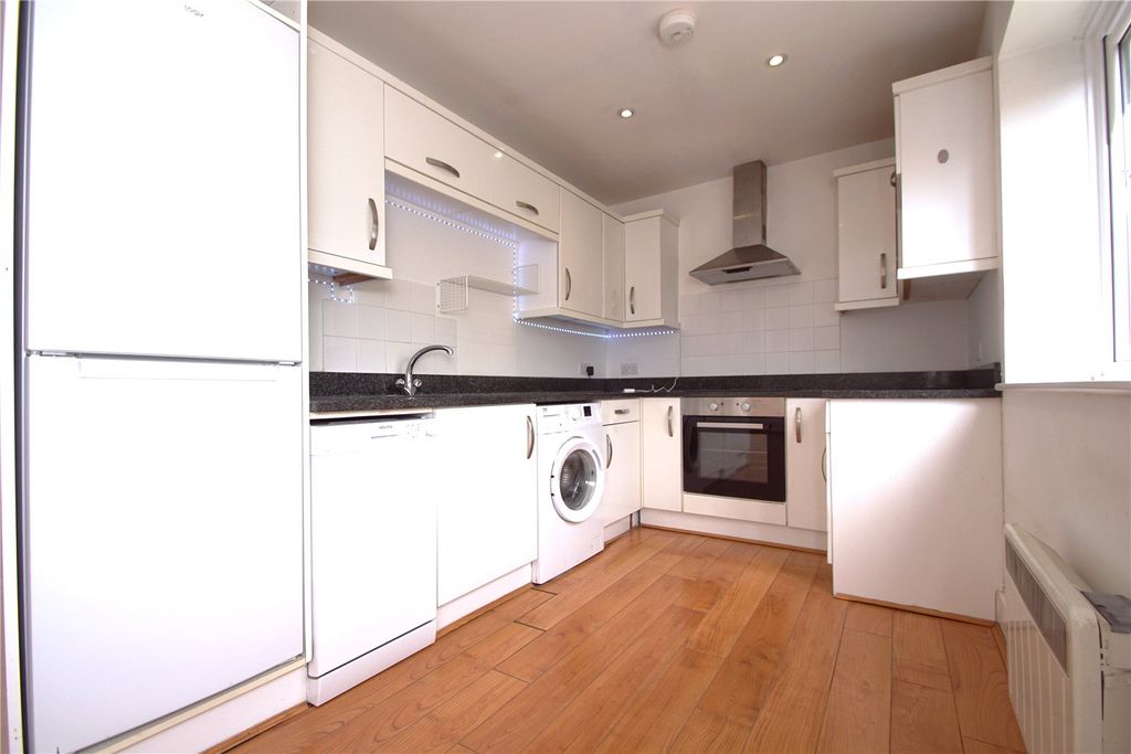 Property photo 2 of 8 Picture No. 11