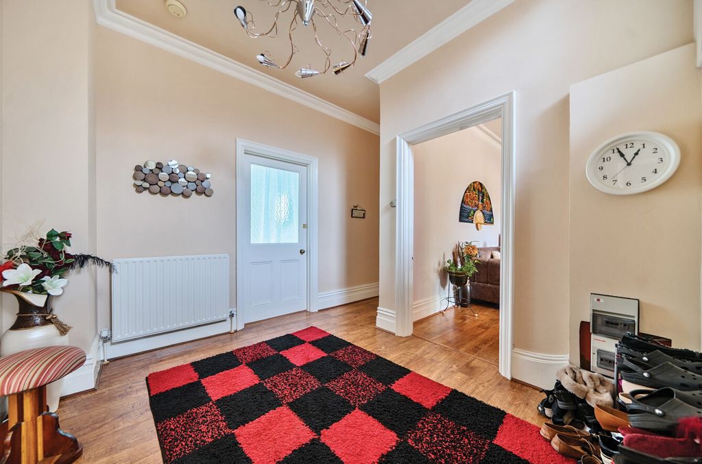 Property photo 3 of 19 1315035-2-685B8Fb...