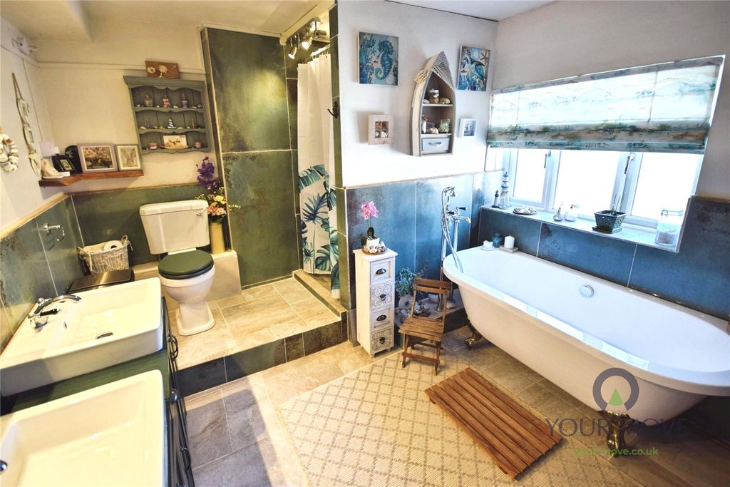 Property photo 3 of 39 Bathroom