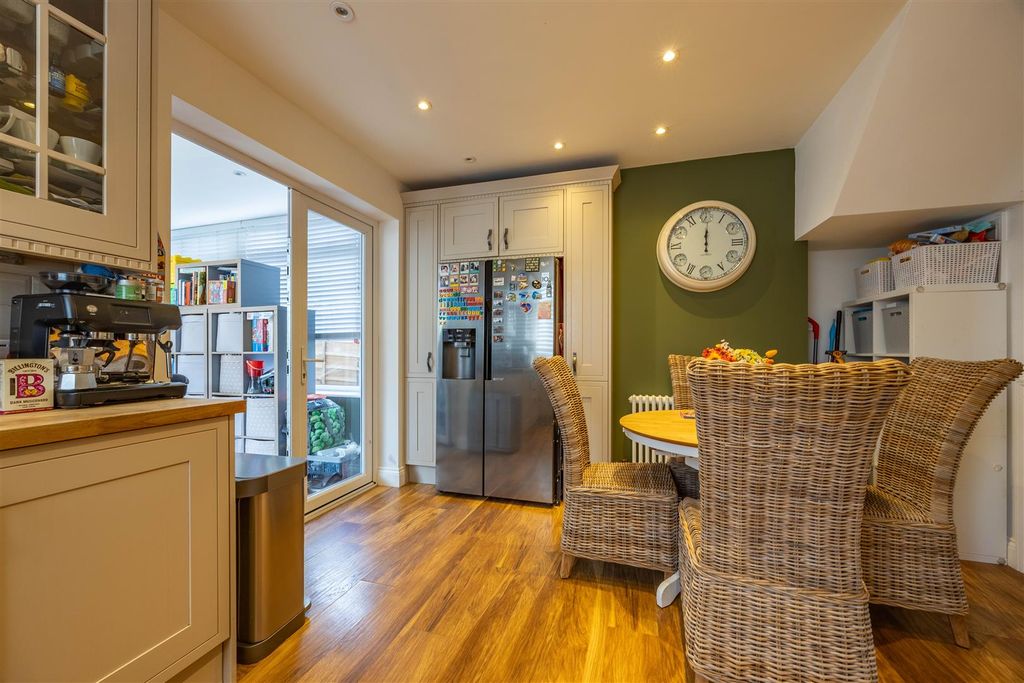 Property photo 3 of 24 Kitchen/Breakfast Room